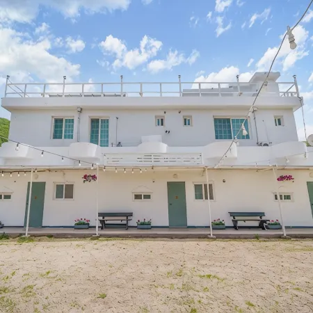 Yeongcheon Sigoro Kids Poolvilla Отели рядом с достопримечательностью «Храм Пуинса»