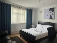3 Luxury En-suite Bedrooms - parking