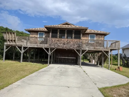 Kitty Hawk Corner Cottage 2 Blocks from the Beach! Pet Friendly! - 3-Star