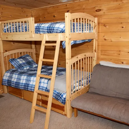Log Cabin in the White Mountains Hotels in Gorham