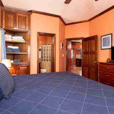 Spacious One Bedroom, Ocean View Condo - Gold Standard Approved Rooms