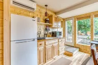 Cozy Blueberry Cottage Studio King Bed, Kitchenette, - Wifi