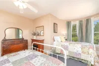 Charming Applebrook Historic Home - Mountain Views & Spacious Grounds - 3-Star