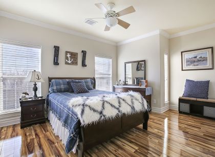 Boardwalk Home One Block to Kemah Activities