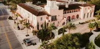 1 block to dwnt/7min to beach/King bed/Free parking