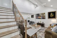 Frisco 4-bedrooms Getaway Hometel with Spa and Outdoor Kitchen - 방갈로