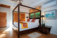 Sunset Suite - Luxury Studio in tropical gardens with koi ponds, waterfalls - プール