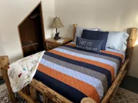 Cozy home in the ADK, amazing location! Hoteles en Webb