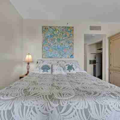 Charming waterfront studio in wonderful Fort Walton Beach, FL w/awesome pool Rooms