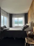 Breathtaking views from charming lakefront home on  beautiful Lake George - Wi-Fi