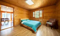 Miryang Pine Tree Pool Villa Pension - 4-Star