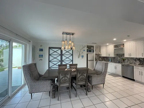 "SERENITY BY THE SEA" Treasure Cay, Abaco, Bahamas 2 bedrms/2 bathrms/ sleeps 6 - Homestays