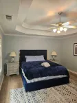 Huge 5 Bdrm W/King Bed Hot Tub - Homestays