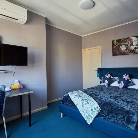 IMotel AU