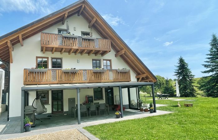 Cozy Top Floor Vacation Apartment, Spacious Outdoor Area in a Quiet Location