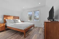 Completely Renovated on Lombardi - 3 blocks to Lambeau Field - 4성급