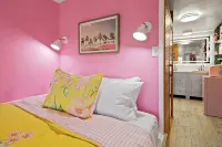 Sauna; Bar; Beach; Walk Downtown; Courtyard; Artsy; Family and Pet Friendly - 4-Star