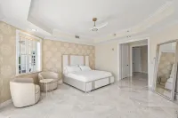 LUXURY 4-Ensuites Beach condo in Jupiter 100 Yards to Ocean!Ocean Views!