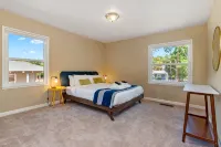 Winemakers Home🍷 Mid-Century Modern😎Pool⛱Walk to Downtown Paso! - Hot Tub