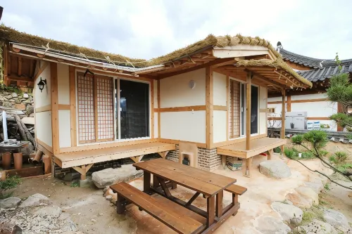 Gurye Unjoru Makdungi Hanok Stay - 3-Star