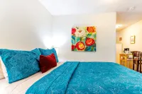 Ocean View Studio Steps to Beach - Pool, Spa & Pickleball - Free parking & Wi-Fi - Balkoner