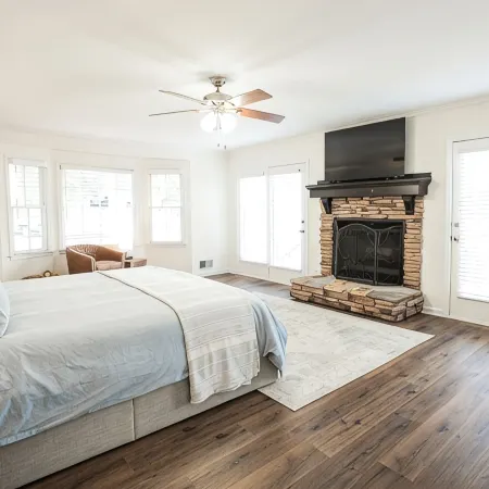 The Shepherd's Lodge at Addis Acres /4BR/3BA/ newly renovated/pond/firepit/deck