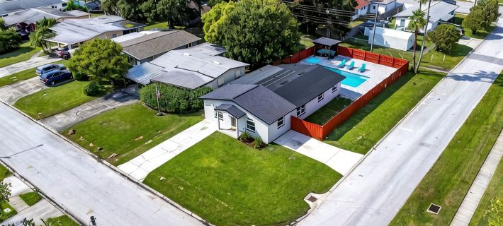 5Br Spring Break - Saltwater Pool & Patio! Near Beaches & Downtown St. Pete Hotels in Pinellas Park