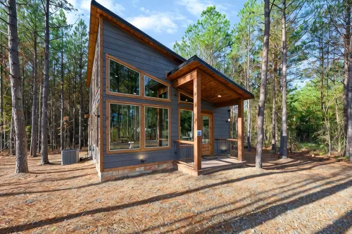 Luxury modern country couples retreat. Private back porch with hot tub! - Chalets
