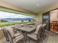 Wapato Point Halmalka Condo 510B 3 Bed 2 Bath Sleeps 8, Lake Views, Next to Pool Hotéis em Manson