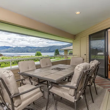Wapato Point Halmalka Condo 510B 3 Bed 2 Bath Sleeps 8, Lake Views, Next to Pool