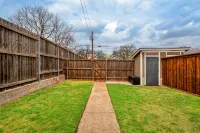 Central Frisco Townhouse | Walk to Cafes & Bars - Bungalows