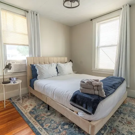 Spacious 3BR - Walk to Downtown Salem, Game Room!<br>