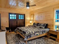Spacious Mountain Retreat w/ Hot Tub & Game Room - Chalets