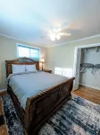 Cozy, Spacious, Great Location to amenities - Wifi