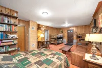 Riverfront Cabin ★ Views ★ Quiet ★ Fishing ★ Kayak - 2-stjärniga