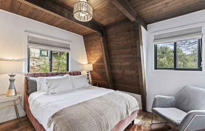 Hilltop 3-bedroom Retreat with Lake Views, AC, EV Charger at Lake Gregory