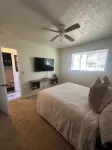 Moonlight Cottage is located on Main. Just a minutes walk to anywhere in Lava - 3-Star