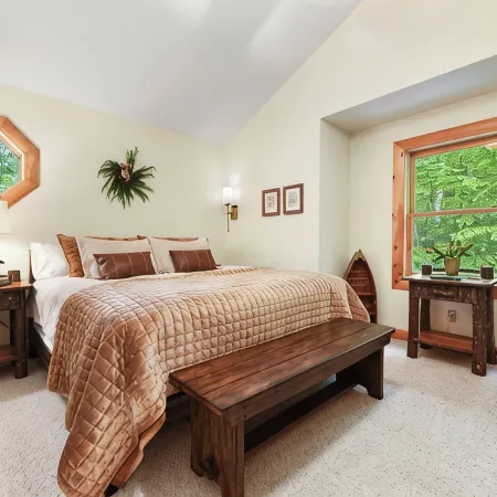 Logged & Loaded Cabin! 9Min to WISP! Hot tub, fire pit! Pets! EV charger!