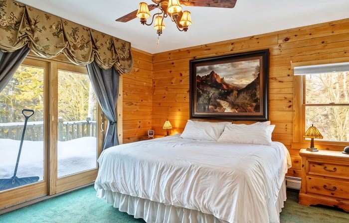 Cozy Vermont Log Cabin Chalet Only Minutes from Jay Peak