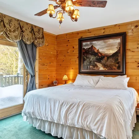 Cozy Vermont Log Cabin Chalet Only Minutes from Jay Peak