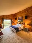Large cabin with amazing views, mountains, sunsets, and wildlife. - Homestays