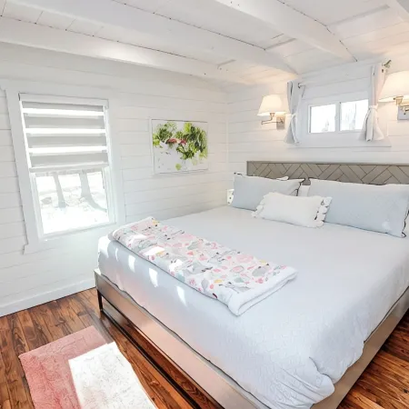 Enchanting 2 Bedroom Cottage, The Fox Den, 258 Acres, Farmville, VA