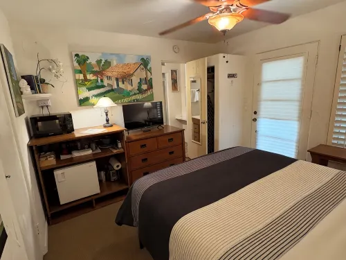 Room 7️⃣ in a charming boutique hotel, very private, by the pool in downtown PS 🌼 - Apartments