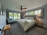 New & Modern, Lakeside Home Hotels in Windham