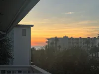 2 min walk to the beach from our Ocean Escape Jax Beach 3BR home! - 비치