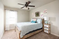 5 ⭐️ Clean & Quiet Barstow Retreat - บังกะโล