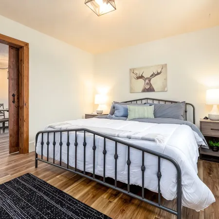 New! Lovely 1BR. Walk to Main St