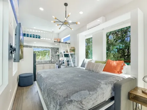 Tree House Tiny Home W Hot Tub - Tiny houses