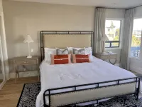 Luxury waterfront! The Pagoda Beach House - balcony