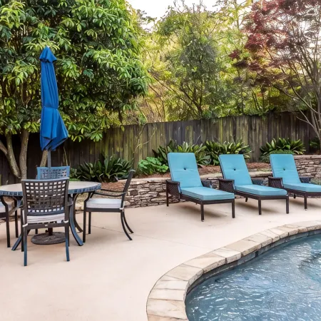 PARADISE FOUND<br>Lakefront - Pool - Beautiful Views